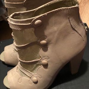 Seychelles Cuckoo bootie in mushroom leather